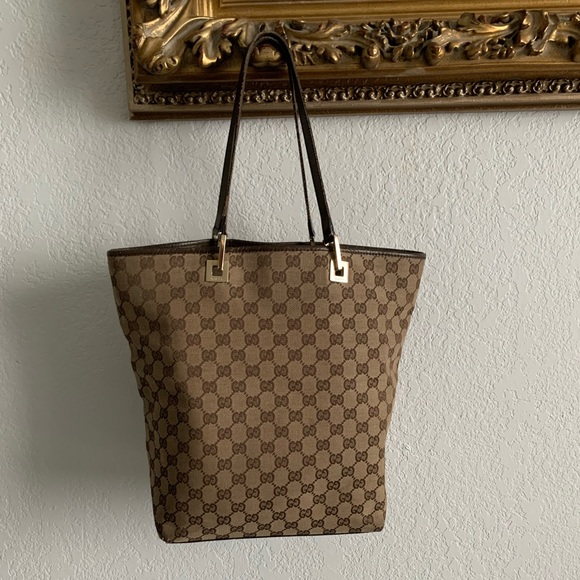 Gucci Handbags - Gucci bucket bag